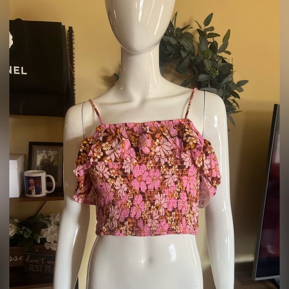 Jolie & Joy Tops - NWT Jolie & Joy Women’s Ruffle Pink Floral Crop Top SZ M🌸